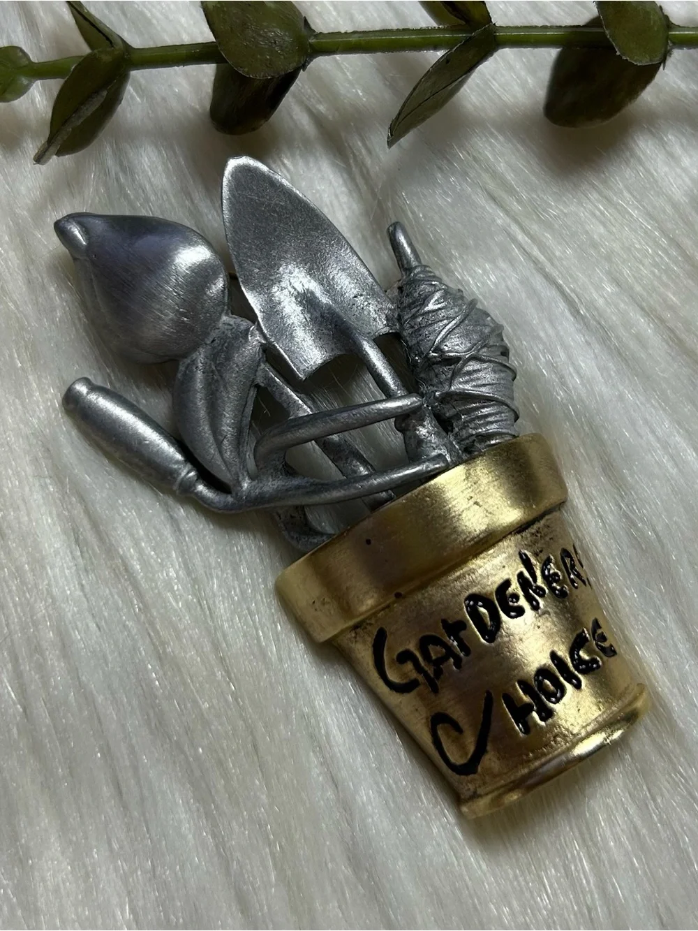 Vintage UltraCraft Gardeners Choice two tone brooch
